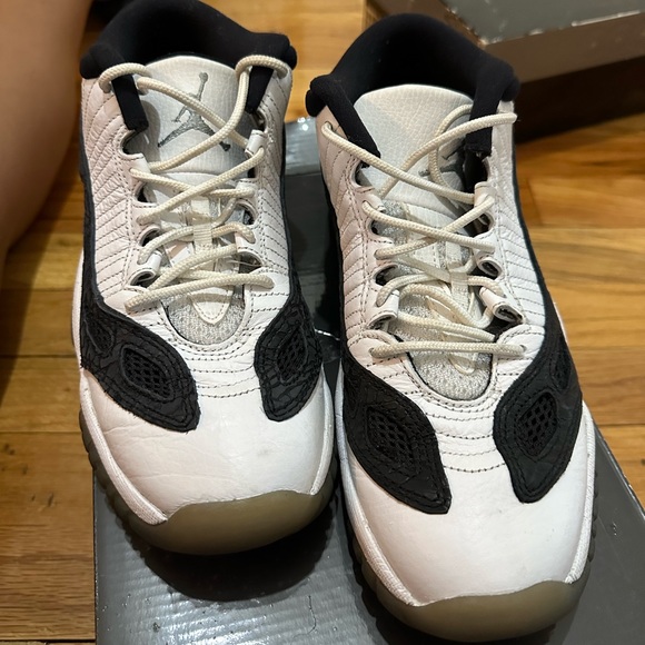 Retro Jordan Low Grade School Sz 6Y Black and White ACCEPTING ALL OFFERS - Picture 5 of 9
